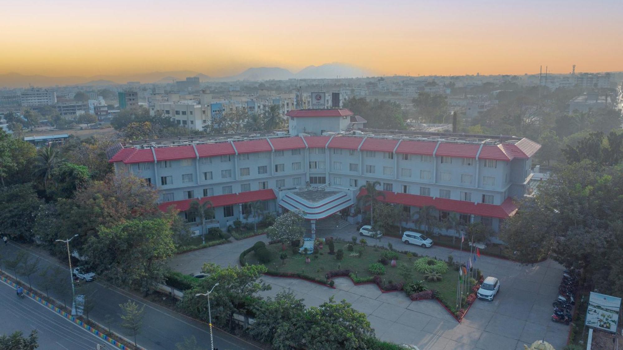 Hotel Ramee Guestline Tirupati Exterior foto